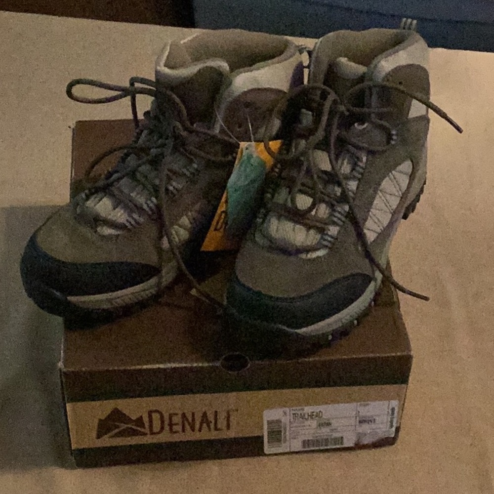 NWT Denali Trailhead Brown Rugged Hiking Boots with Durable Sole